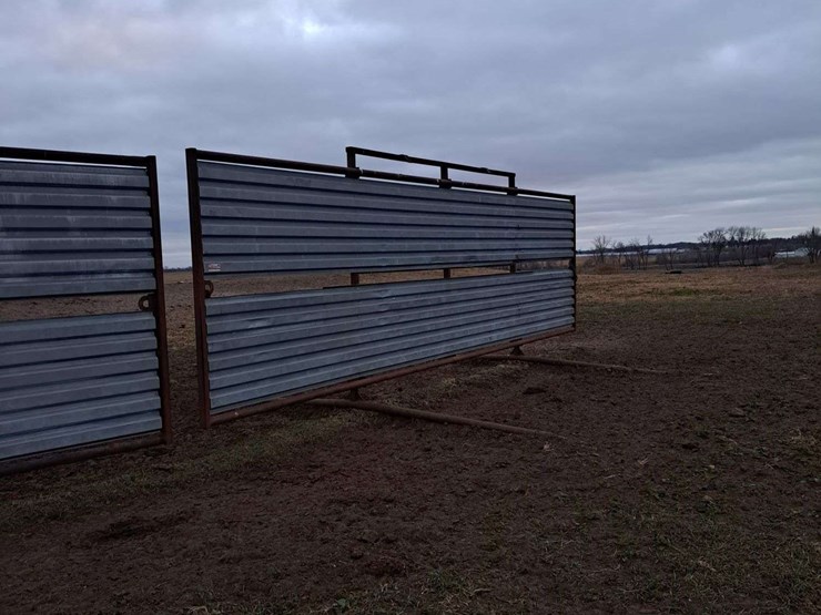 (1)-c&w-welding-windbreak-panel,-26’-long,-14’-removable-legs,-weigh-over-1150lbs-image-9