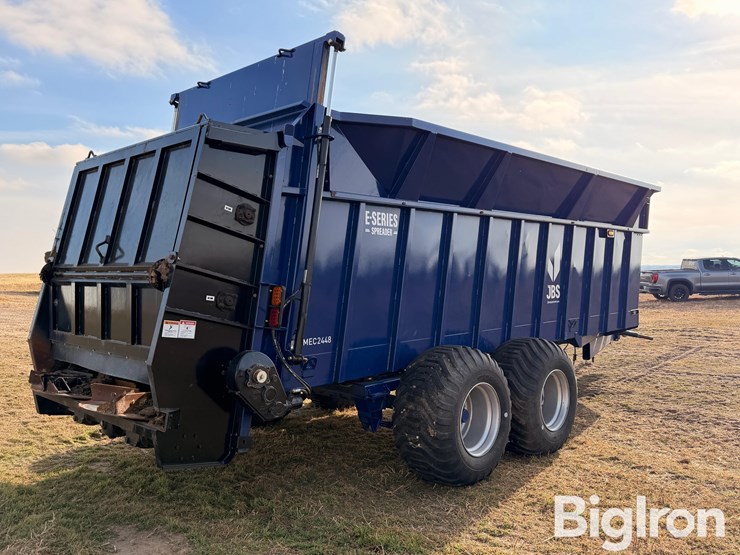 jbs-vmec2448-3-manure-spreader-image-5