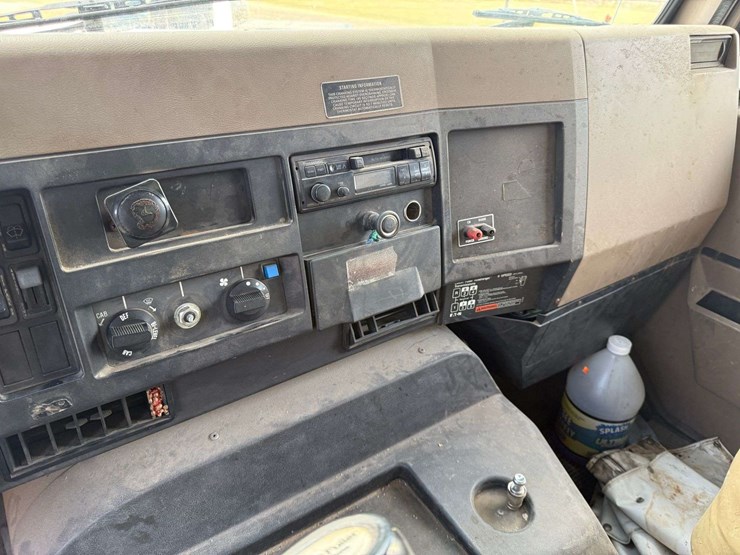 1992-international-805-box-truck,-shows-54,622-miles,-9-speed-transmission,-11r22.5-tires,-26.5’-box-image-25