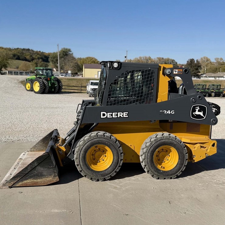 2023 DEERE 324G