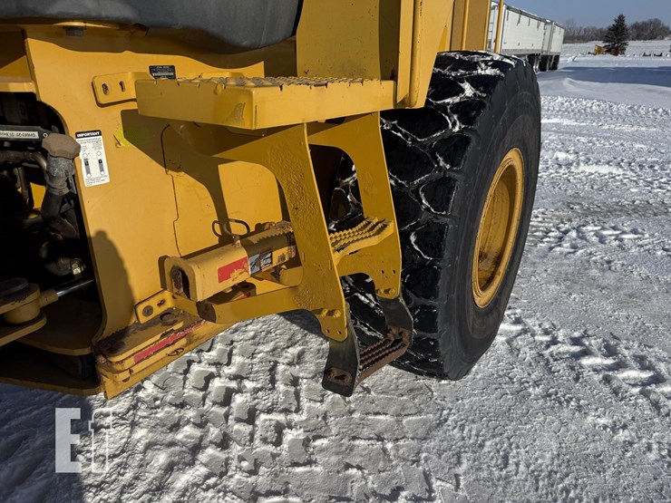 2011-deere-624k-image-22