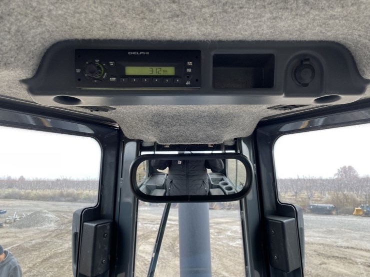 deere-650k-xlt-image-27