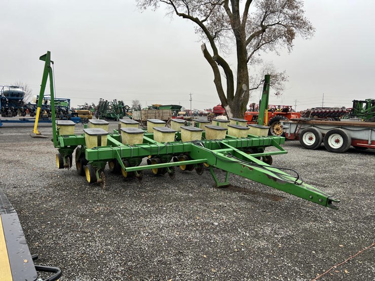 john-deere-7000-image-1