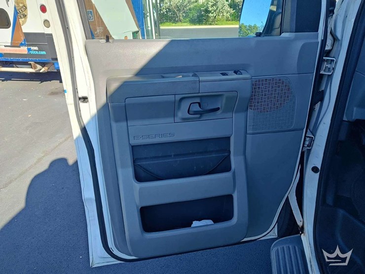 ford-e350-image-25