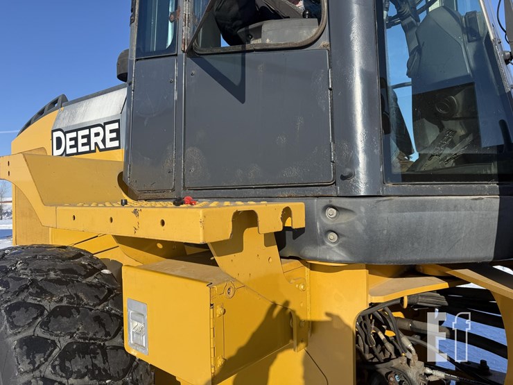 2011-deere-624k-image-7