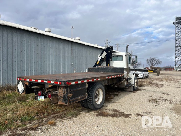 1999-freightliner-fl70-image-8