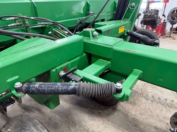 great-plains-20’-grain-drill,-10”-spacing,-3pt-converted-into-a-pull-type,-has-markers,-front-coulte-image-19