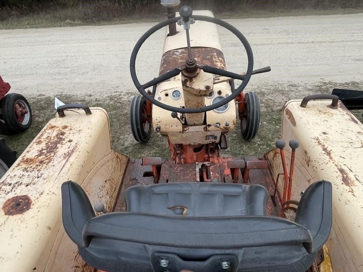 case-730-comfort-king-tractor-image-7