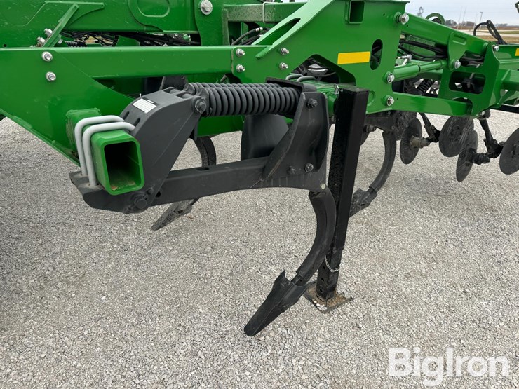 2023-john-deere-2730-image-15