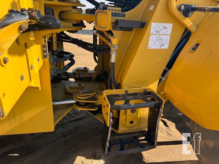 2021-caterpillar-926m-image-16