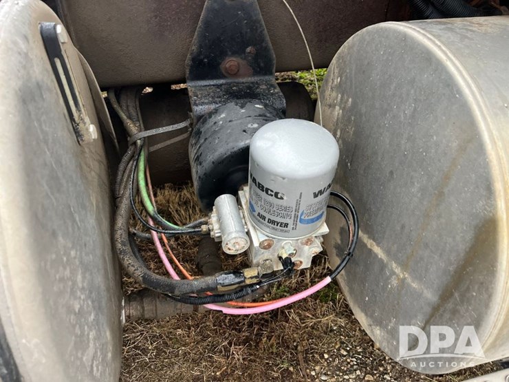 2005-kenworth-t800-image-18