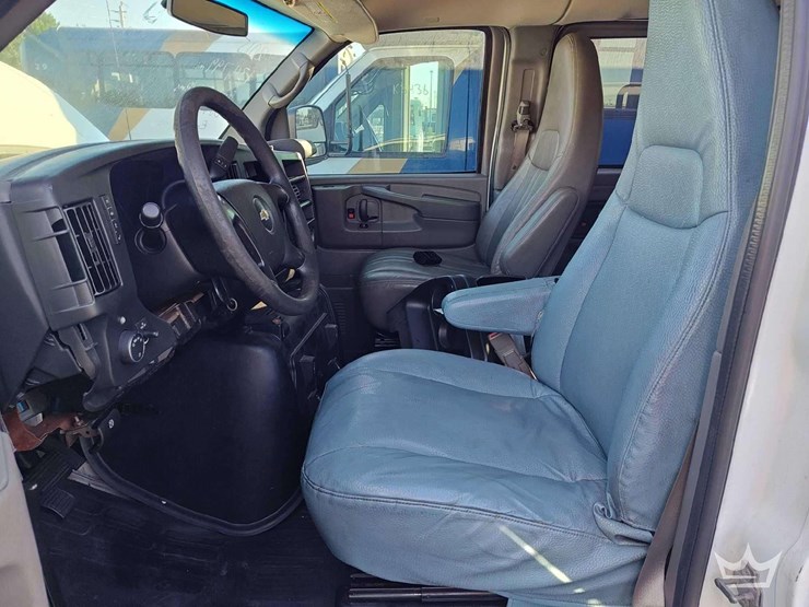 2015-chevrolet-express-2500-image-13