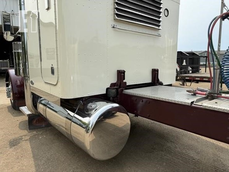 2002-peterbilt-379-image-65