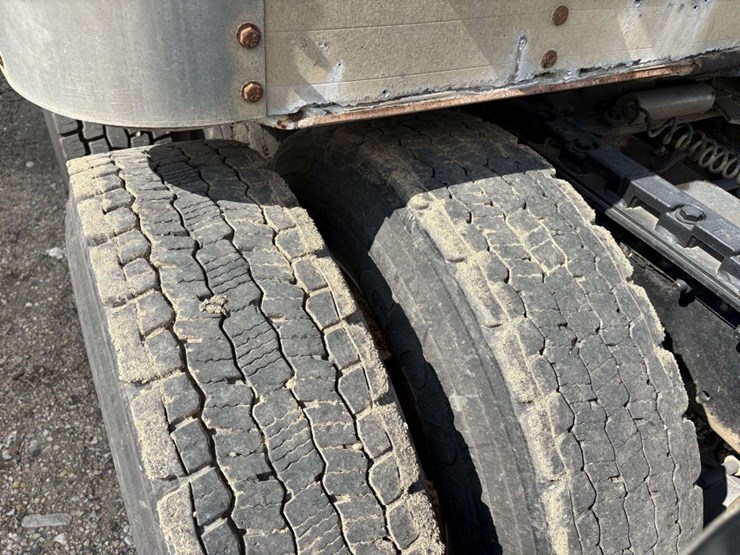 2004-freightliner-m2-business-class-semi-tractor,-day-cab,-mercedes-460,-10-speed,-jake-brake,-lopro-image-10