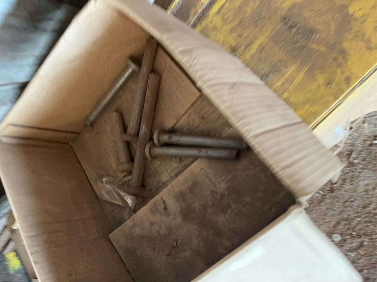 (2)-10'-metal-storage-box-and-contents-image-11