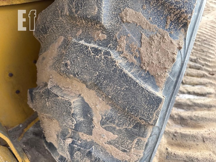 2004-caterpillar-416d-image-11