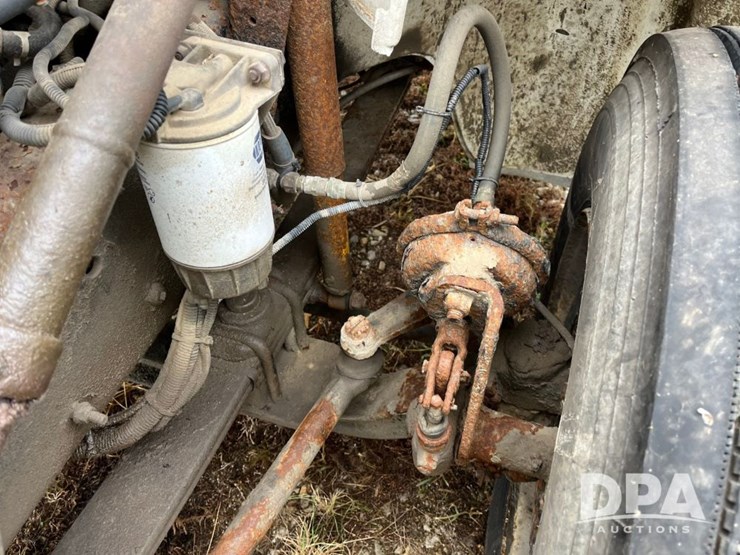 1999-freightliner-fl70-image-60