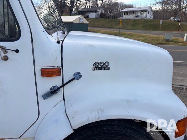 international-4700-image-52