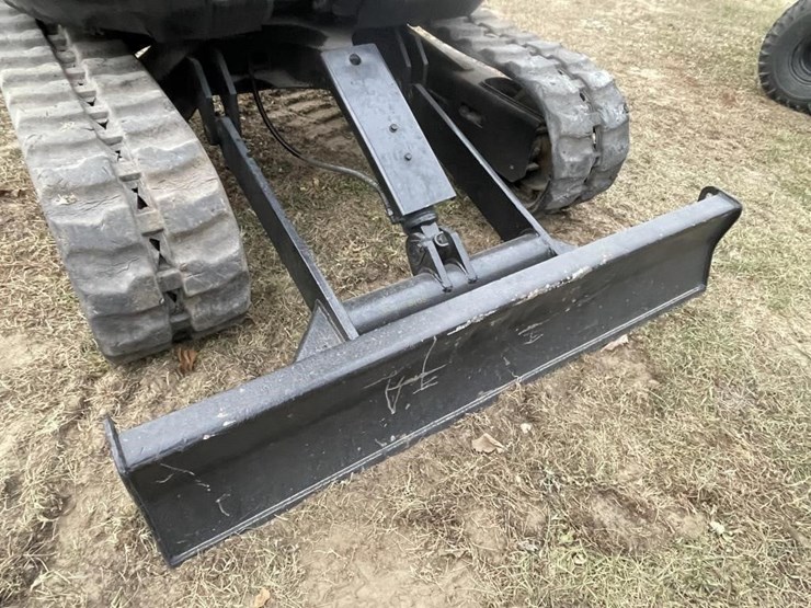 komatsu-28uu-2-mini-excavator-image-5