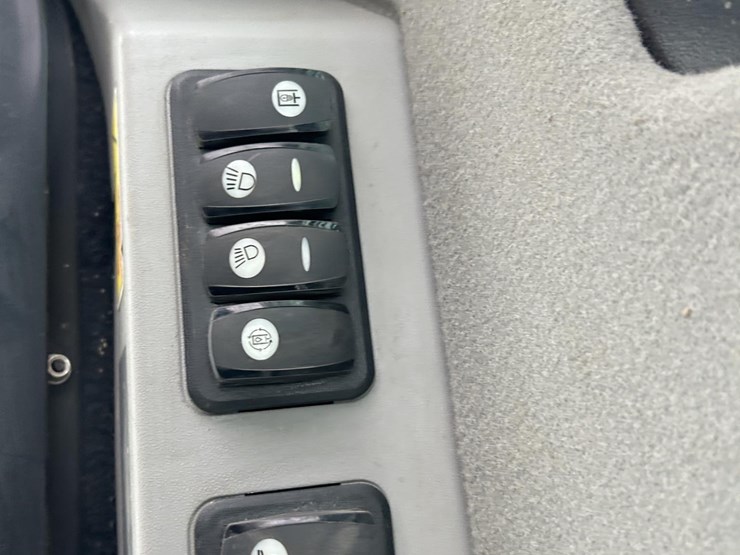 2019-caterpillar-259d-image-48