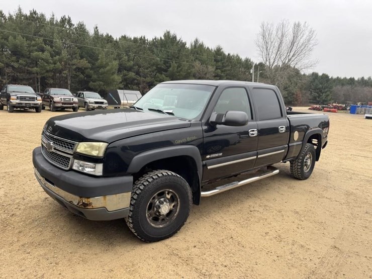 2005-chevy-silverado-2500-hd-pickup-image-1