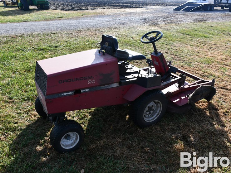 toro-groundmaster-223-d-riding-lawn-mower-image-5