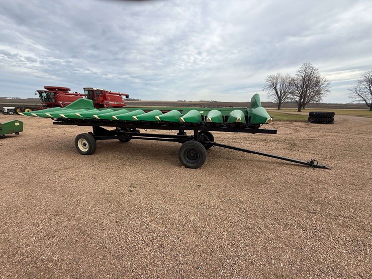 2024-john-deere-12-image-2