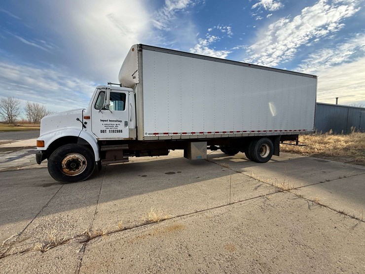 1992-international-805-box-truck,-shows-54,622-miles,-9-speed-transmission,-11r22.5-tires,-26.5’-box-image-16