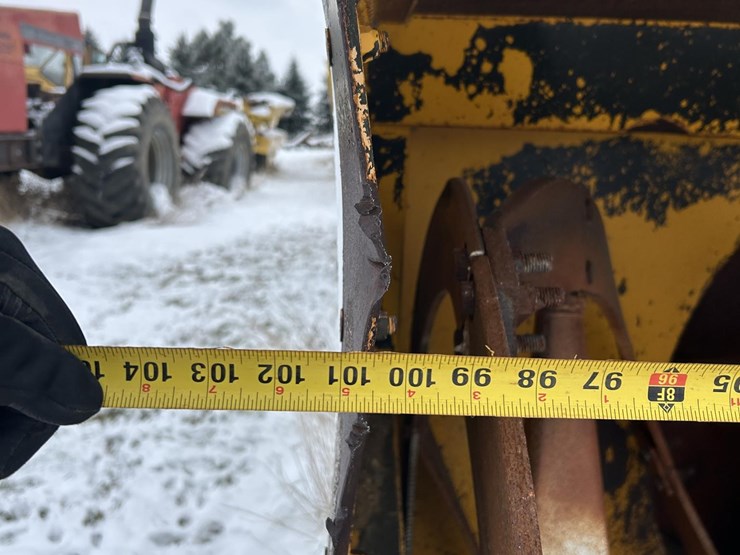 1981-oshkosh-green-snow-blower-image-12