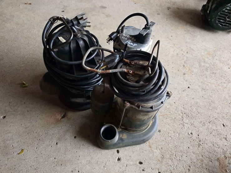 3-sump-pumps,-1-w/out-float,-all-in-working-order-per-seller,-buying-all-for-one-money-image-3