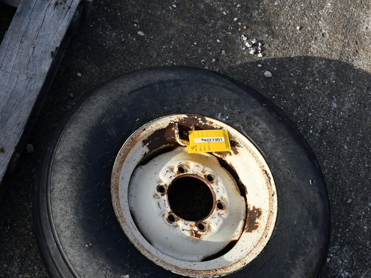 firestone-9.5l-15-tire-on-6-bolt-rim-image-8