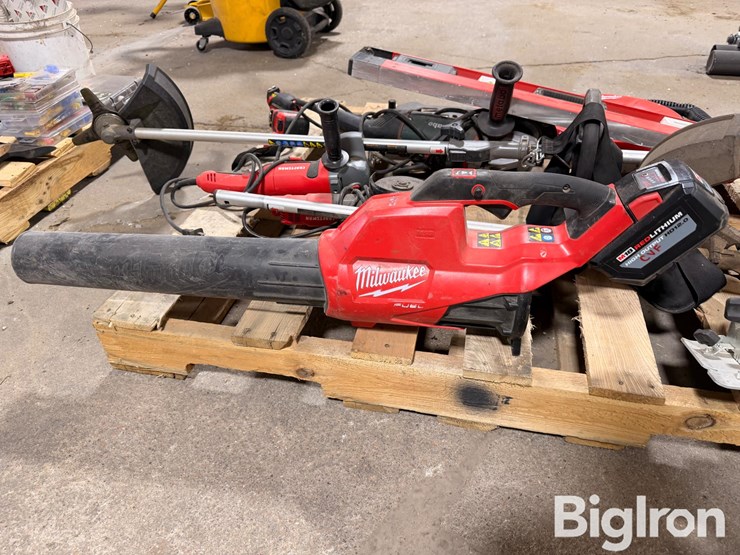 milwaukee-power-tools-w/batteries-&-6-battery-charger-image-19