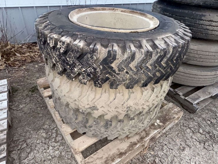 (3)-9.00-20-truck-drive-tires,-on-dayton-rims-image-1