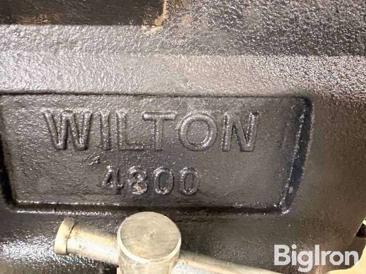 heavy-duty-12'-shop-welding-table-w/-vise-image-10