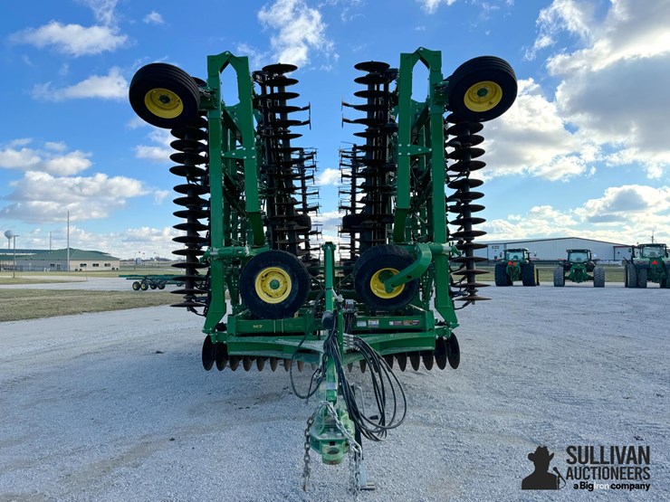 2022-john-deere-2330-image-2