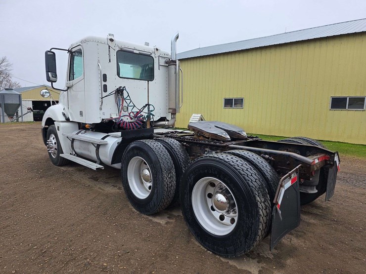 2007-freightliner-cl120-day-cab-semi,-978,000-miles,-detroit-series-60-–-14l-engine,-515hp,-10-speed-image-15