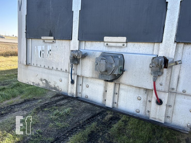 2019-wilson-livestock-trailer-image-23