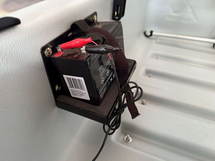 clam-x-200-pro-thermal-fish-house,-fully-insulated,-with-sled-and-hitch,-led-light-bar,-2-doors-image-12