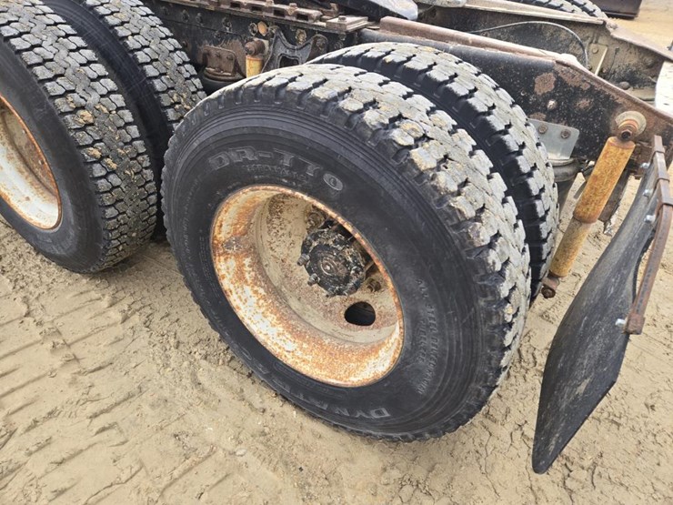 2000-international-8100-image-11