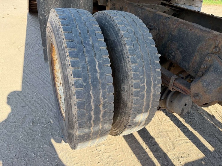 2006-sterling-rollback-truck,-101"x27'-bed,-winch,-automatic-transmission,-388k-miles,-11r22.5-tires-image-10