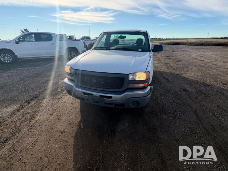 2007-gmc-sierra-1500-image-2