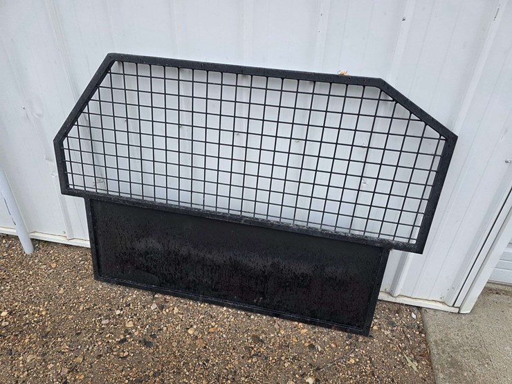 suburban-partition,-could-be-used-as-side-x-side-headache-rack,-model-sticker-in-photos-image-1