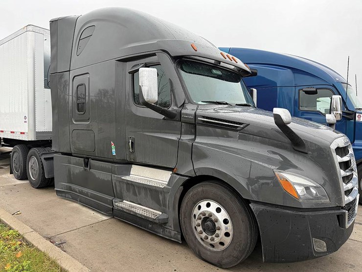 2022-freightliner-cascadia-126-image-1