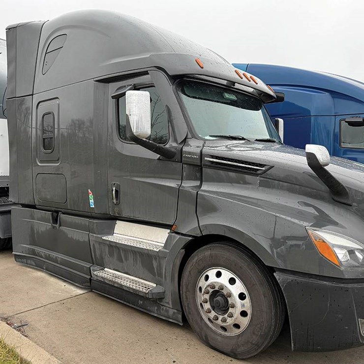 2022 FREIGHTLINER CASCADIA 126