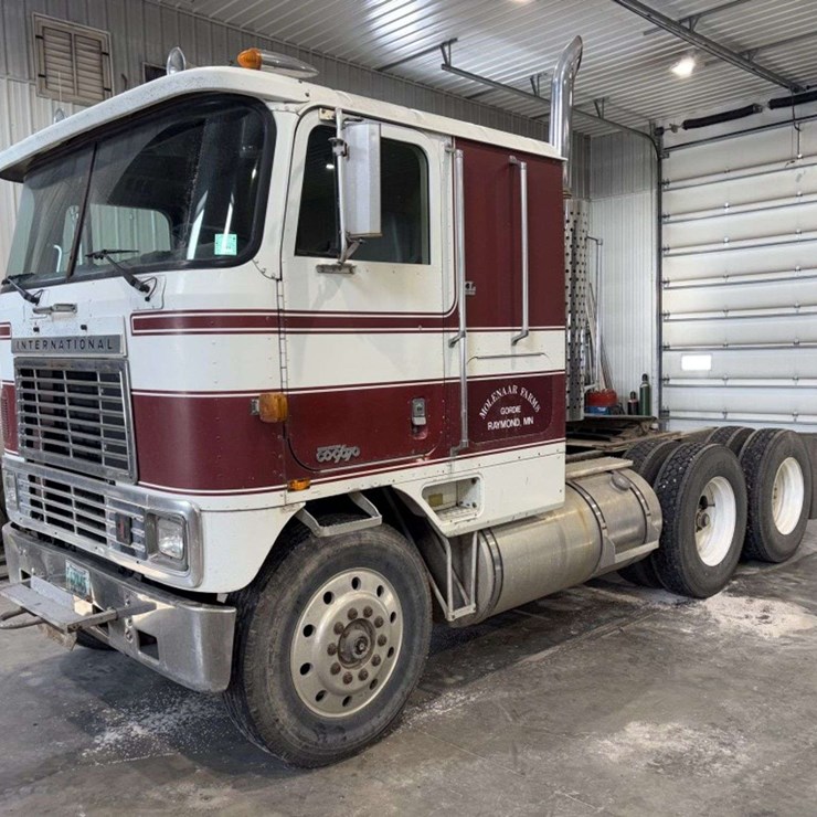 1983 International CO9670 Cabover Semi Tractor, XL Series, 400 Cummins, 13 Speed, 11R24.5 Rears on S