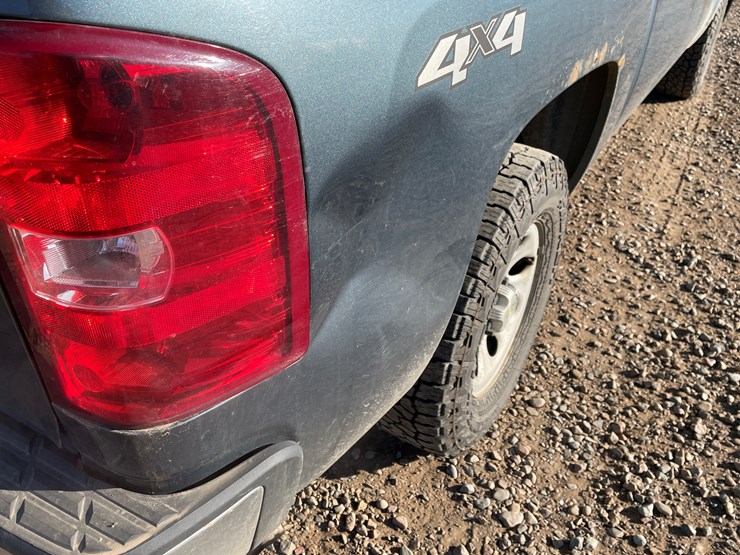 #1127-•-2013-chevrolet-silverado-pickup-truck-(has-mn-title)-image-17