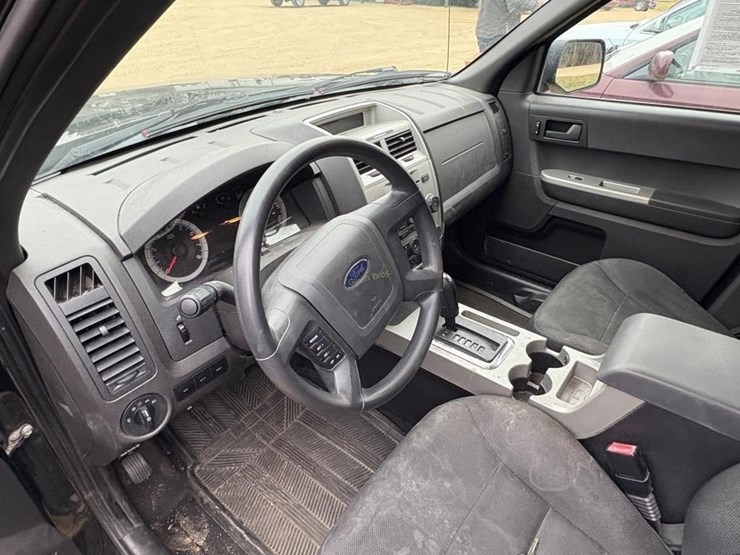 ford-escape-xlt-image-12