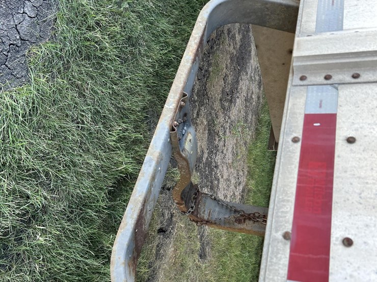 2019-wilson-livestock-trailer-image-28