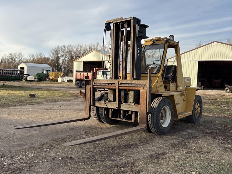 1968-caterpillar-v200b-image-1