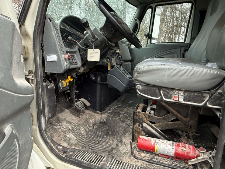 2004-international-durastar-4400-image-31